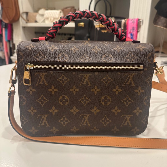 Louis Vuitton Pochette Métis - Picture 2 of 4